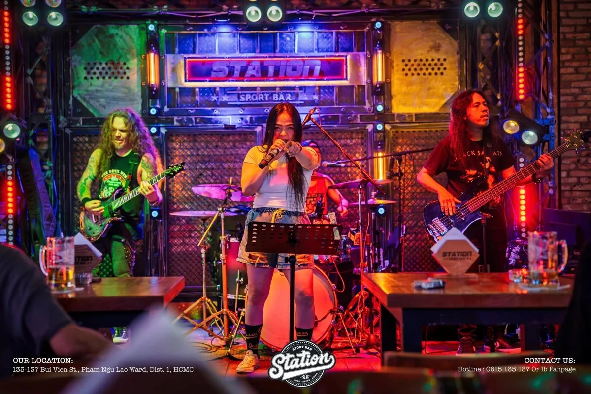 Station Sport Bar live rock stage at 135–137 Bùi Viện; illustrative venue photo, not this week’s specific performers