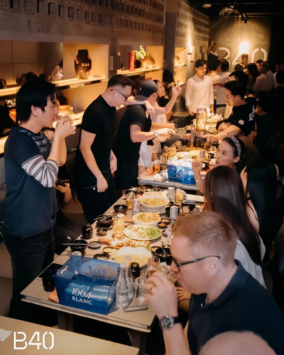 Group table with 1664 Blanc beer tower at B40 for the Monday group offer