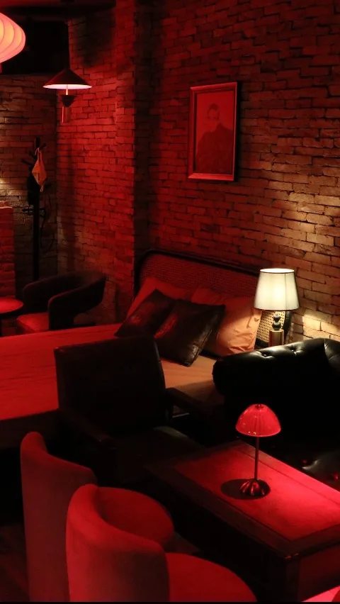 Warm brick lounge and seating at Her Room, District 1